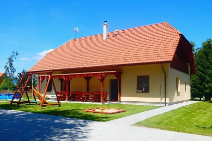 Chalupa s baz�nem u jezera Lipno - Horn� Plan�