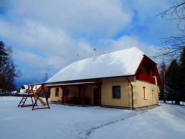 Chalupa s baz�nem u jezera Lipno - Horn� Plan�