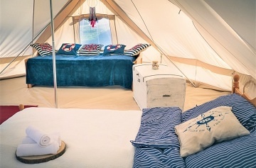 Glamping stany - v�hled na p�ehradu Slezsk� Harta