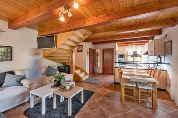 Chata s koupacm sudem - CHKO Bl Karpaty