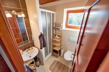 Chata s koupacm sudem - CHKO Bl Karpaty