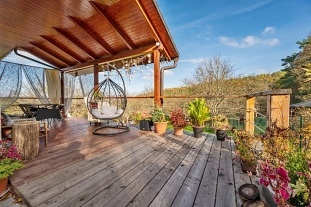 Chata s koupacím sudem - CHKO Bílé Karpaty