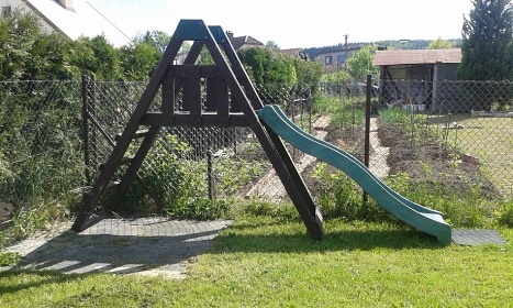 Chalupa s baz�nem - u hradu Kost - �esk� r�j