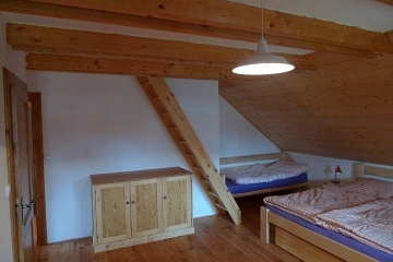 Chalupa s baz�nem - u hradu Kost - �esk� r�j