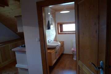 Chalupa s baz�nem - u hradu Kost - �esk� r�j