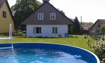 Chalupa s baz�nem - u hradu Kost - �esk� r�j