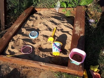 Chalupa s baz�nem - u hradu Kost - �esk� r�j