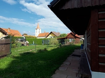 Chalupa s baz�nem - u hradu Kost - �esk� r�j