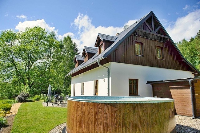 Chalupa s baz�nem - pod Je�t�dem - Ran� Malevil