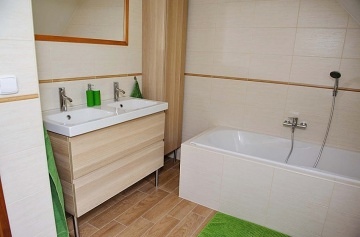 Chalupa s baz�nem - pod Je�t�dem - Ran� Malevil