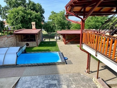 Chata bazn a vinn sklpek - Plava - Nov Mlny