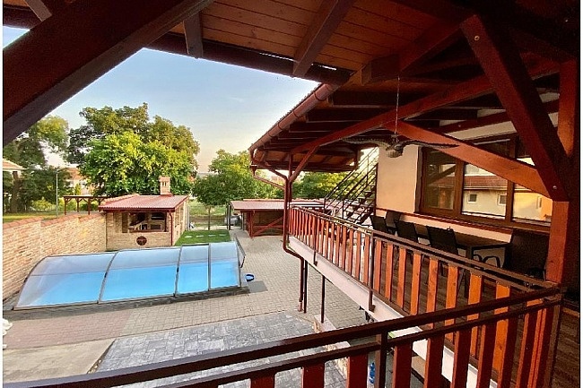 Chata bazn a vinn sklpek - Plava - Nov Mlny