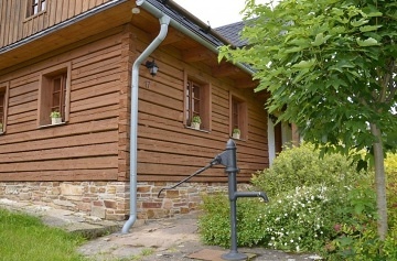 Chalupa s baznem - Orlick hory - Pastviny