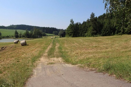 Chata samota u rybníka - loďka, koupání a rybaření