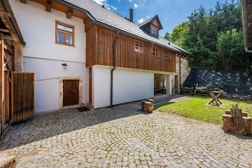 Rodinn� chalupa s baz�nem - Pastvinsk� p�ehrada