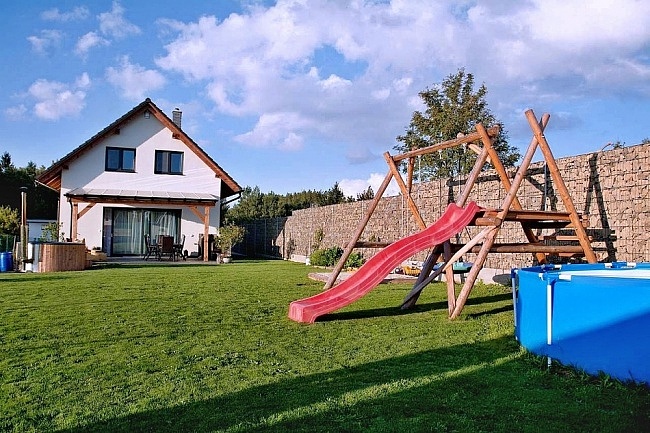 Chata baz�n a wellness - Drahansk� vrchovina