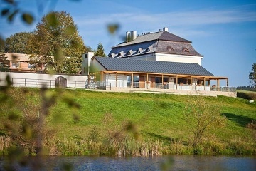 Chalety koupací sud - rybník a loďka - Devět skal