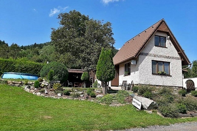 Chata s baz�nem - CHKO Novohradsk� hory