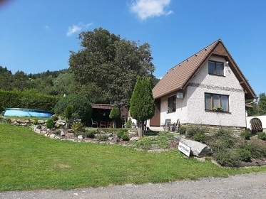 Chata s baz�nem - CHKO Novohradsk� hory