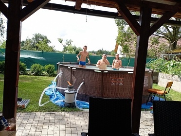 Chalupa s baz�nem - hrad Lipnice nad S�zavou