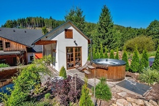 Chalupa Kr�lick� Sn�n�k - wellness a koupac� jez�rko