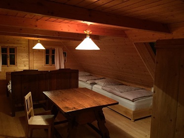 Polorouben� chalupa s baz�nem - Orlick� hory