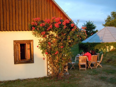 Polorouben� chalupa s baz�nem - Orlick� hory