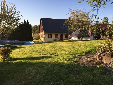 Polorouben� chalupa s baz�nem - Orlick� hory