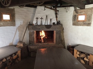 Polorouben� chalupa s baz�nem - Orlick� hory