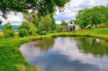 Chalupa s v��ivkou a rybn�kem - Rozhledna Bukovka