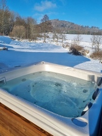 Chalupa s v��ivkou a rybn�kem - Rozhledna Bukovka