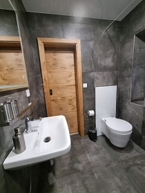 Chalupa s v��ivkou a rybn�kem - Rozhledna Bukovka