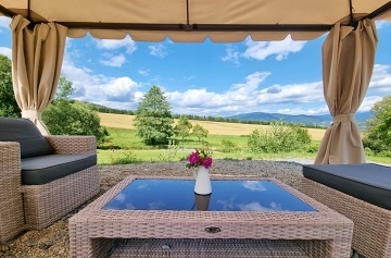 Chalupa s v��ivkou a rybn�kem - Rozhledna Bukovka