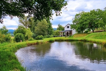 Chalupa s v��ivkou a rybn�kem - Rozhledna Bukovka