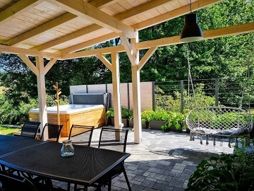 Chalupa s v��ivkou a rybn�kem - Rozhledna Bukovka