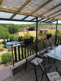 Chalupa s baz�nem - Lednicko-valtick� are�l