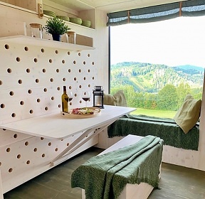 Glamping na Vyso�in� - posed u p�ehrady V�r