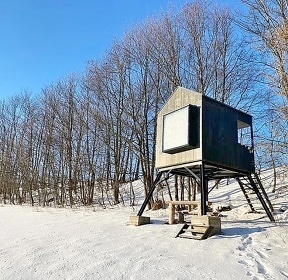 Glamping na Vyso�in� - posed u p�ehrady V�r