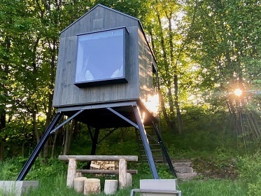 Glamping na Vyso�in� - posed u p�ehrady V�r