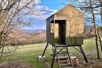 Glamping na Vyso�in� - posed u p�ehrady V�r