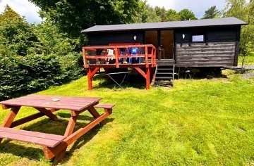 Glamping u rybn�ka - Maringotka Jizersk� hory