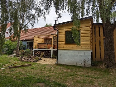Usedlost Ledňáček - Modletice - klid u řeky