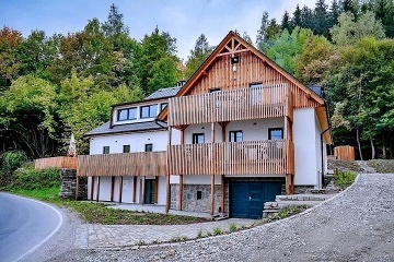 Chata Jesen�ky - koupac� jez�rko a sauna