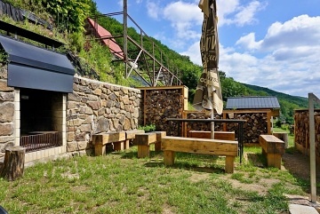 Chata �esk� st�edoho�� - jezero Milada - Chlumec