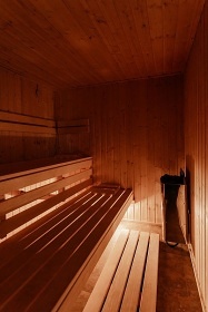 Chalupa sauna a kachlov� kamna - stezka Povyd��