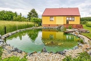 Chata u hradu Bouzov - sauna, vířivka a jezírko