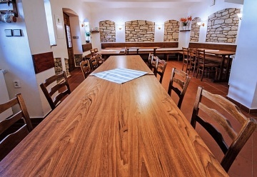 Chalupa s vnitřním bazénem - Toulovcovy Maštale