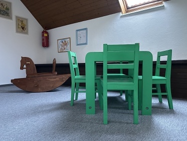 Chalupa s vnitřním bazénem - Toulovcovy Maštale