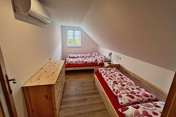 Chalupa s baz�nem a hernou - Hukvaldy - Beskydy