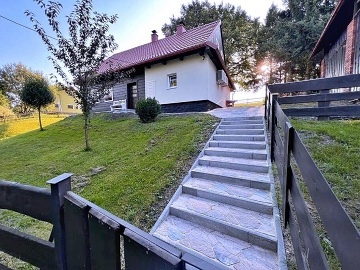 Chalupa s baz�nem a hernou - Hukvaldy - Beskydy